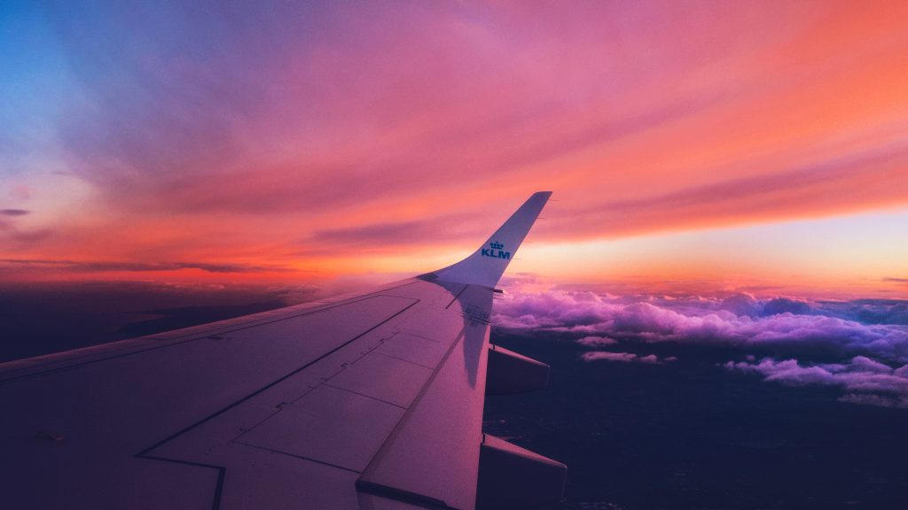 zbor lung cu avionul